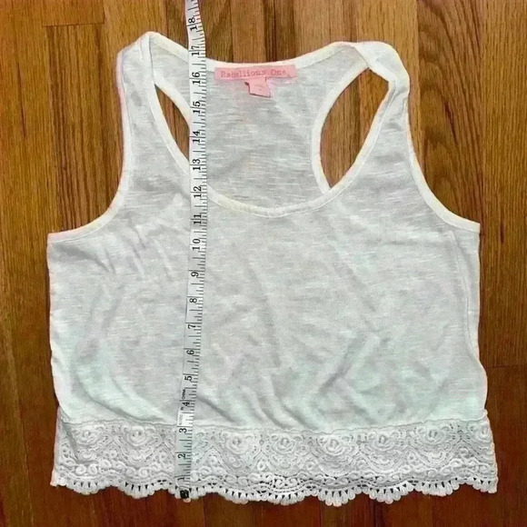 LIKE NEW Creating Chaos Crop Top Size Small - Picture 3 of 4
